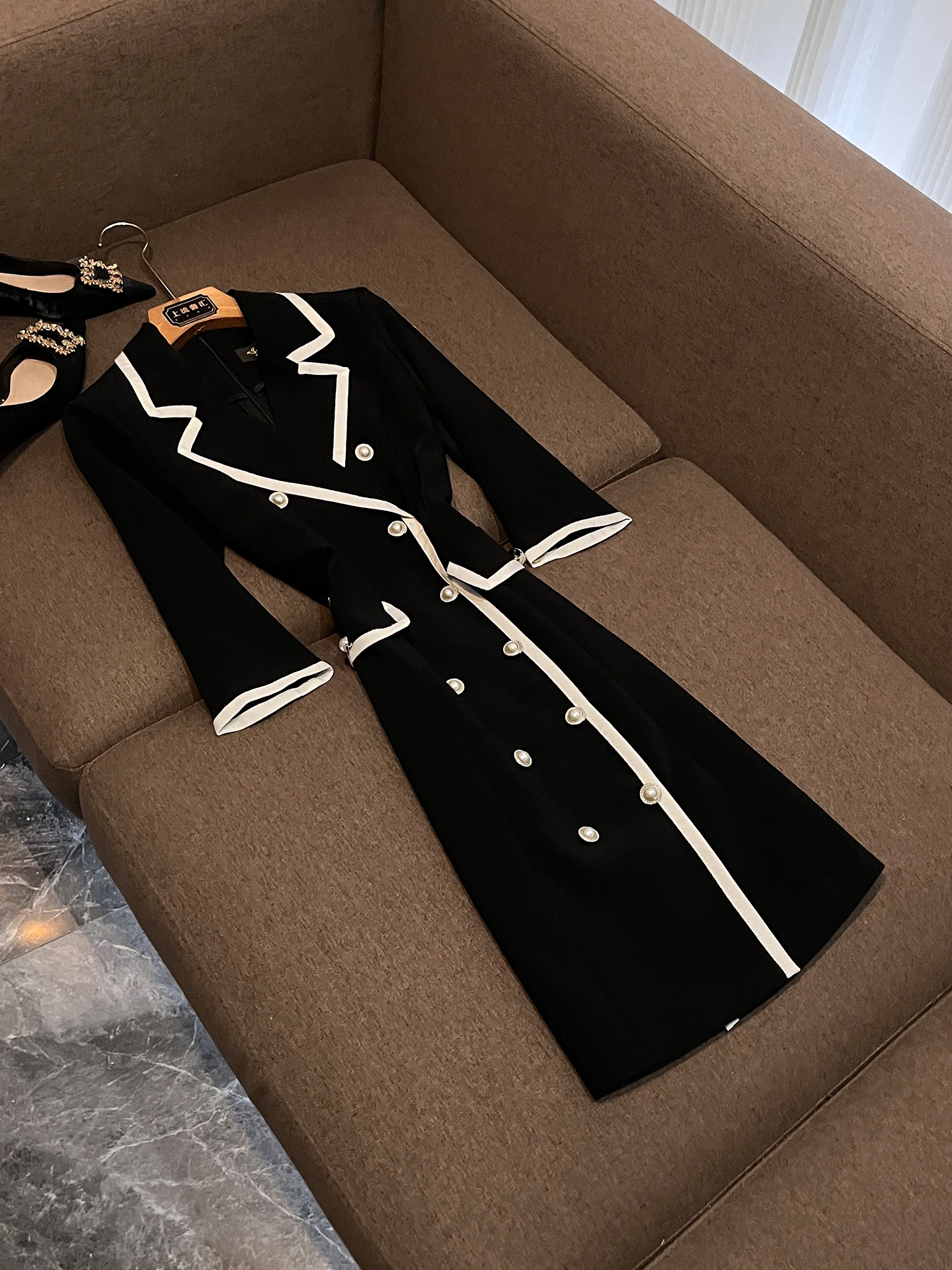 Simple Style Women's Dress Tailored Suit Collar Double Button Mid-Length Slimming Professional Dress Summer 2026 P359
Simple Style Women's Dress Tailored Suit Collar Double Button Mid-Length Slimming Professional Dress Summer 2026 P359