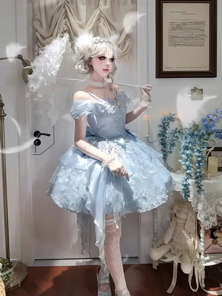 A new blue elegant coming-of-age dress for wedding when it's drifting 
A new blue elegant coming-of-age dress for wedding when it's drifting