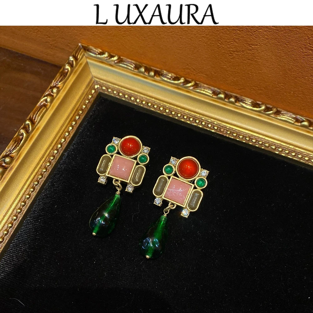 Vintage fashion classic natural stone geometric design paired with Bohemian women's accessory stud earrings
Vintage fashion classic natural stone geometric design paired with Bohemian women's accessory stud earrings