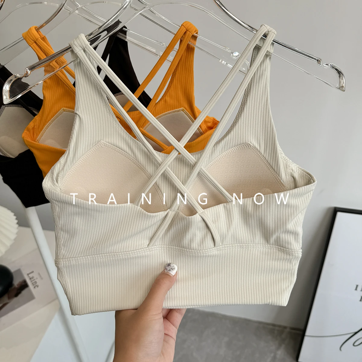 Интегрированное спортивное нижнее белье для женщин, йога, красивая спина, сексуальный бюстгальтер для бега, противоударный сбор, профессиональный фитнес
Интегрированное спортивное нижнее белье для женщин, йога, красивая спина, сексуальный бюстгальтер для бега, противоударный сбор, профессиональный фитнес