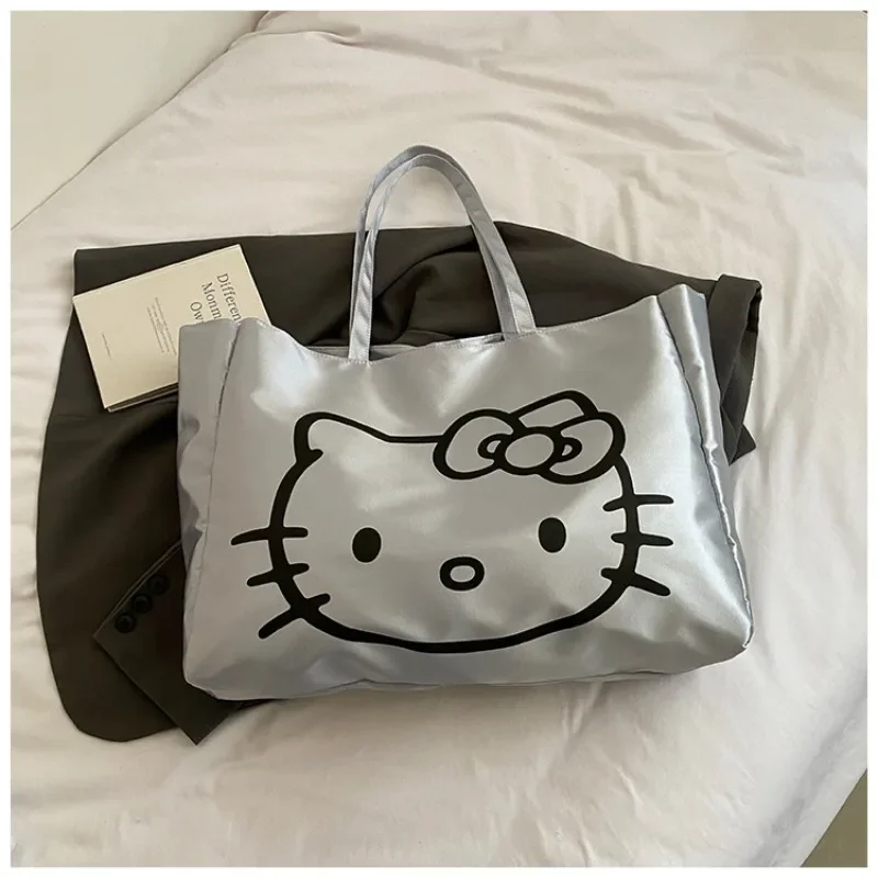 Милая красная сумка Hello Kitty в стиле каваи, вместительная, для повседневных поездок, через плечо, для женщин, в подарок
Милая красная сумка Hello Kitty в стиле каваи, вместительная, для повседневных поездок, через плечо, для женщин, в подарок