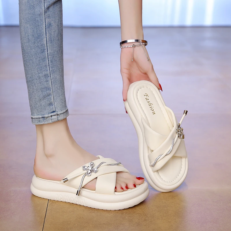 Новая летняя верхняя одежда с плоской подошвой и мягкой подошвой для удобного и универсального использования на открытом воздухе для женщин
Новая летняя верхняя одежда с плоской подошвой и мягкой подошвой для удобного и универсального использования на открытом воздухе для женщин