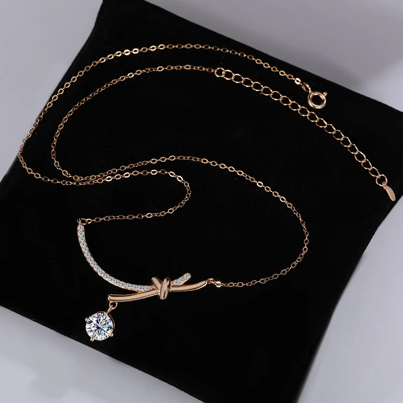 Высококачественный серебряный кулон со смайликом и муассанитом с легкой роскошной и высококачественной цепочкой на ключицу
Высококачественный серебряный кулон со смайликом и муассанитом с легкой роскошной и высококачественной цепочкой на ключицу