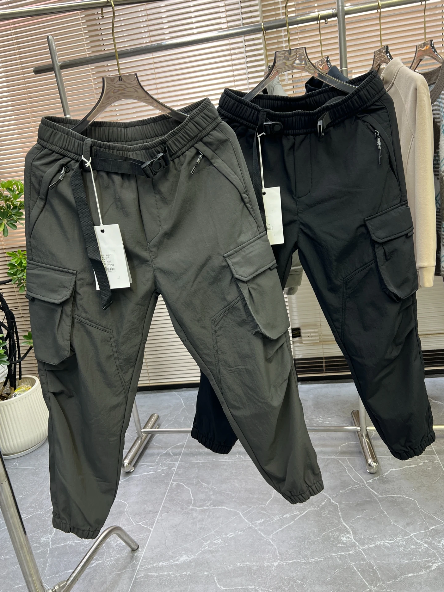 Thiened Fce Winter Work Trousers for Men Windproof Waterproof Bule Elastic Waist Cuffed Multi-ket Casual Pants
Thiened Fce Winter Work Trousers for Men Windproof Waterproof Bule Elastic Waist Cuffed Multi-ket Casual Pants