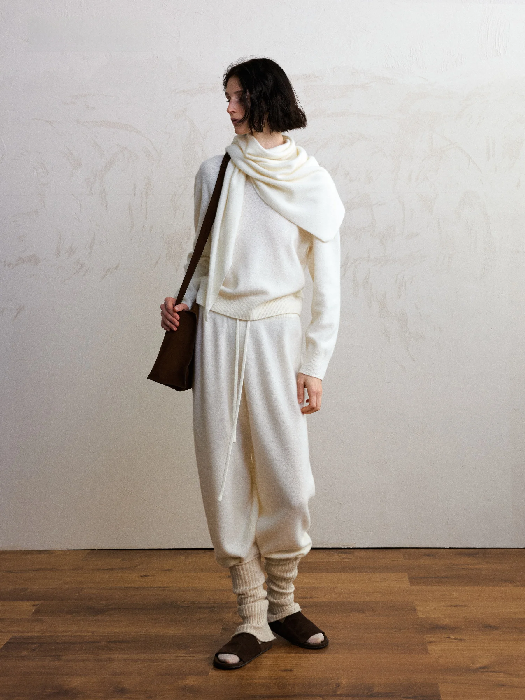 Мягкий удобный шерстяной круглый свитер Ne, свободный крой, длинные брюки, повседневный комплект для женщин, теплая зимне-осенняя одежда среднего веса
Мягкий удобный шерстяной круглый свитер Ne, свободный крой, длинные брюки, повседневный комплект для женщин, теплая зимне-осенняя одежда среднего веса