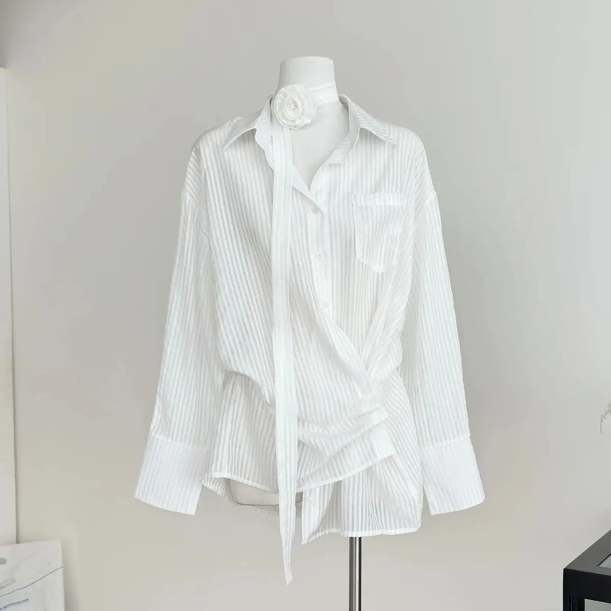 Женская рубашка с белым воротником и длинным рукавом, галстук Y2K, французский элегантный эстетический дизайн, модная ретро офисная повседневная верхняя рубашка, одежда
Женская рубашка с белым воротником и длинным рукавом, галстук Y2K, французский элегантный эстетический дизайн, модная ретро офисная повседневная верхняя рубашка, одежда