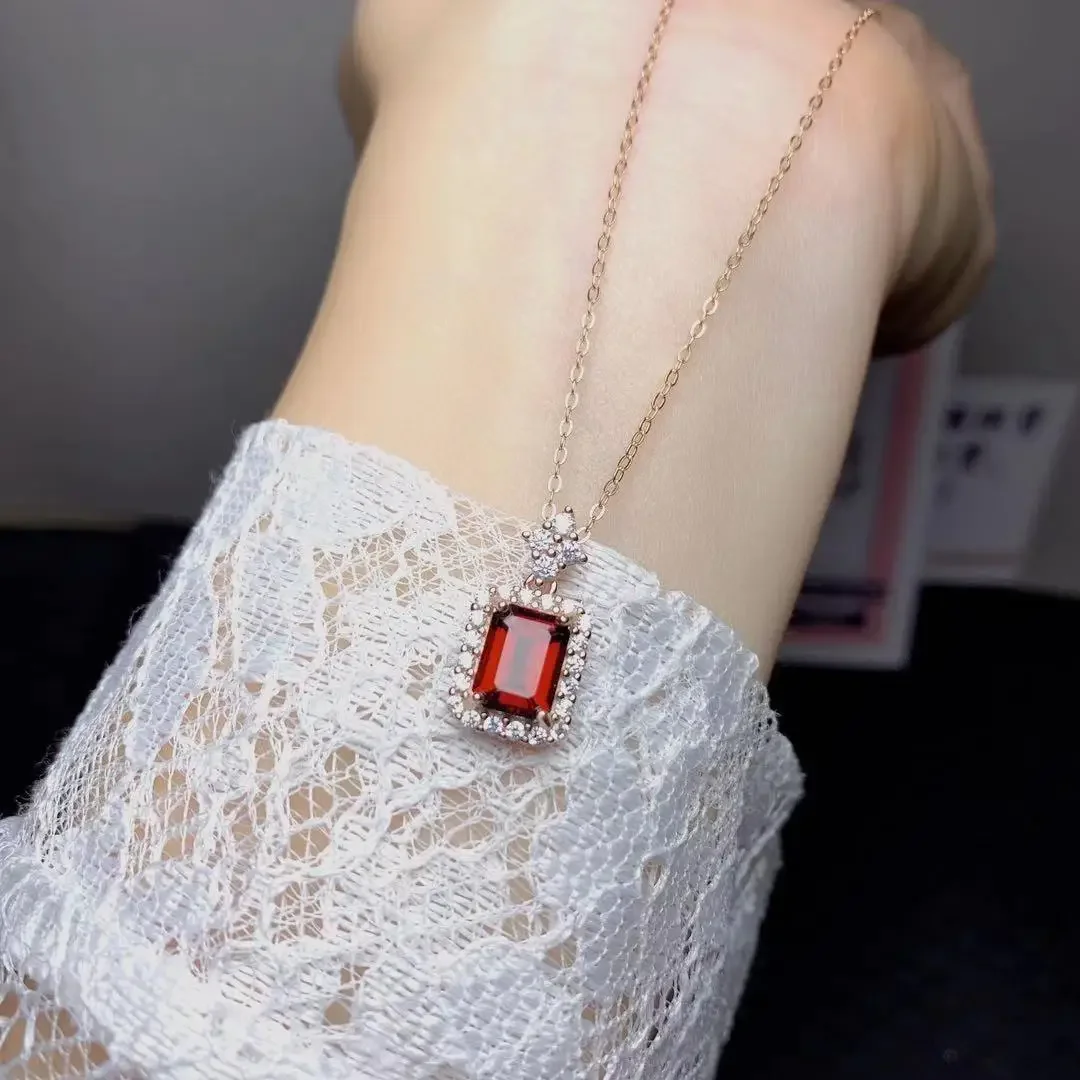 Elegant 925 Silver Garnet Silver Pendant for Daily Wear 6mm*8mm VVS Grade Natural Garnet Penant Brithday Gift for Woman
Elegant 925 Silver Garnet Silver Pendant for Daily Wear 6mm*8mm VVS Grade Natural Garnet Penant Brithday Gift for Woman