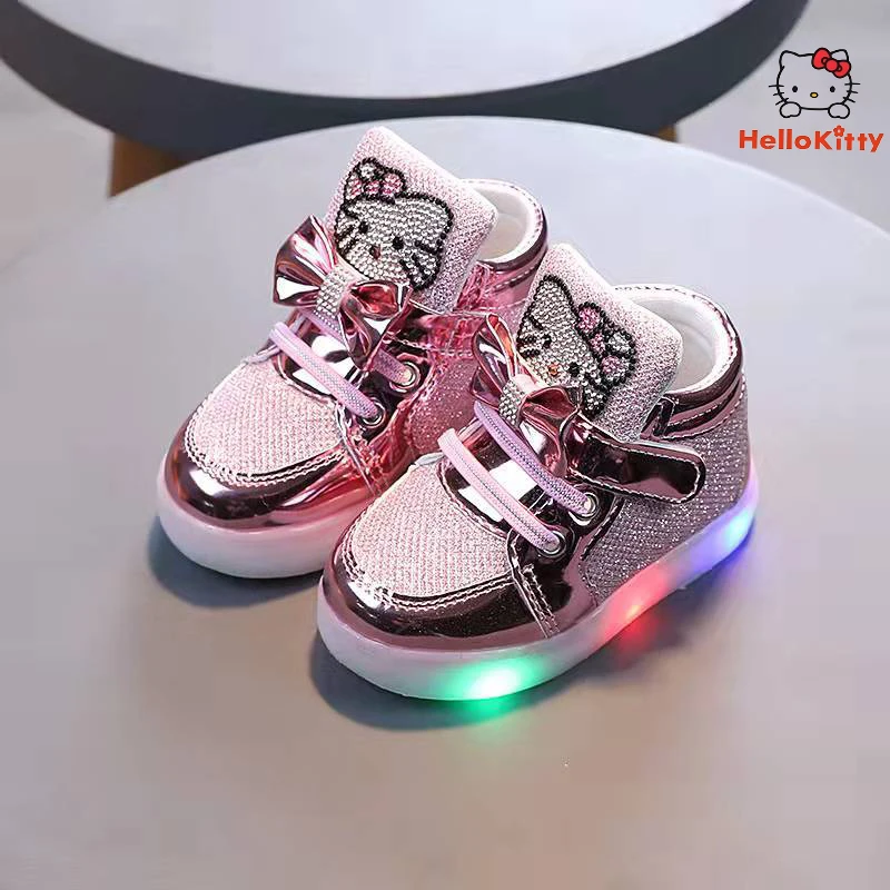 Обувь Hello Kitty, детская светящаяся обувь, кроссовки с мигающими огнями для мальчиков и девочек, кроссовки со светодиодной подсветкой для маленьких детей, милый подарок на фестиваль
Обувь Hello Kitty, детская светящаяся обувь, кроссовки с мигающими огнями для мальчиков и девочек, кроссовки со светодиодной подсветкой для маленьких детей, милый подарок на фестиваль