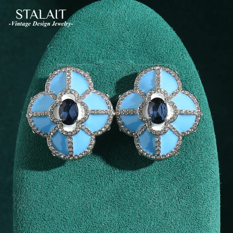 Luxury Designer Large Blue Clover Earrings 4 Leafs Flower For Woman Stud Charms Vintage Jewelry High Quality Party Accessories
Luxury Designer Large Blue Clover Earrings 4 Leafs Flower For Woman Stud Charms Vintage Jewelry High Quality Party Accessories