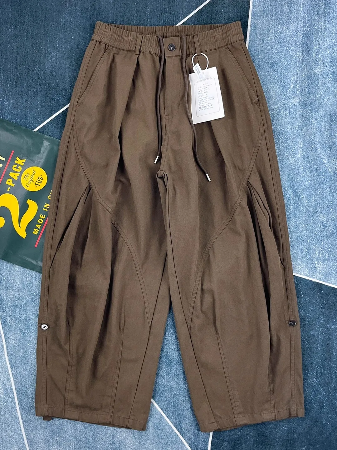 Men's Casual Cotton Trousers Loose Straight Leg Pants Elastic Waist Workwear Trousers Trendy Floor-Length Pants Personality S...
Men's Casual Cotton Trousers Loose Straight Leg Pants Elastic Waist Workwear Trousers Trendy Floor-Length Pants Personality S...