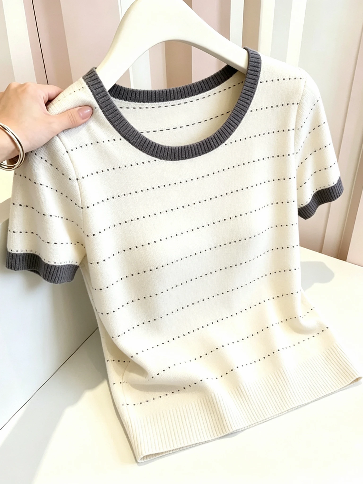 Summer Thin Short Sleeve T-Shirt Women's round Neck Striped Color Block Slimming Top Breathable Korean Style Knitted Base Shirt
Summer Thin Short Sleeve T-Shirt Women's round Neck Striped Color Block Slimming Top Breathable Korean Style Knitted Base Shirt