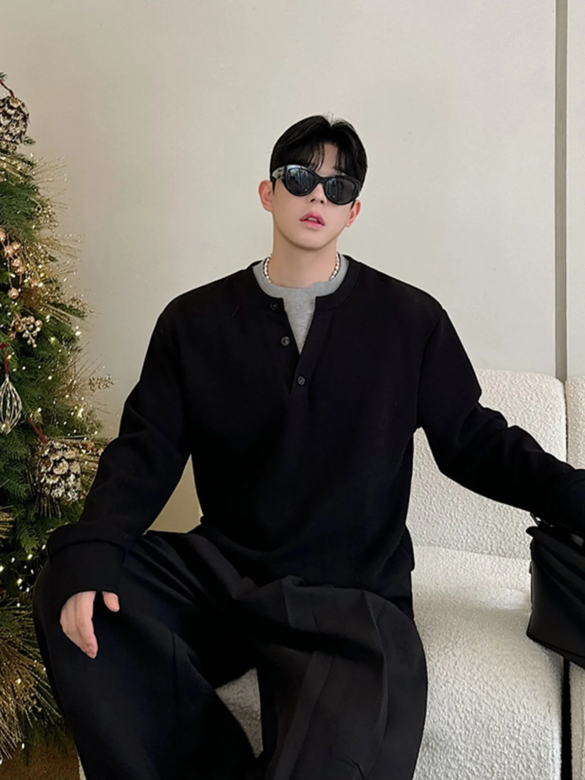 Heavyweight Henry Collar Fake Two-Piece Long Sve T-irt for Men Trendy Brand Versatile Splice Knitted Inner Wear Base irt
Heavyweight Henry Collar Fake Two-Piece Long Sve T-irt for Men Trendy Brand Versatile Splice Knitted Inner Wear Base irt