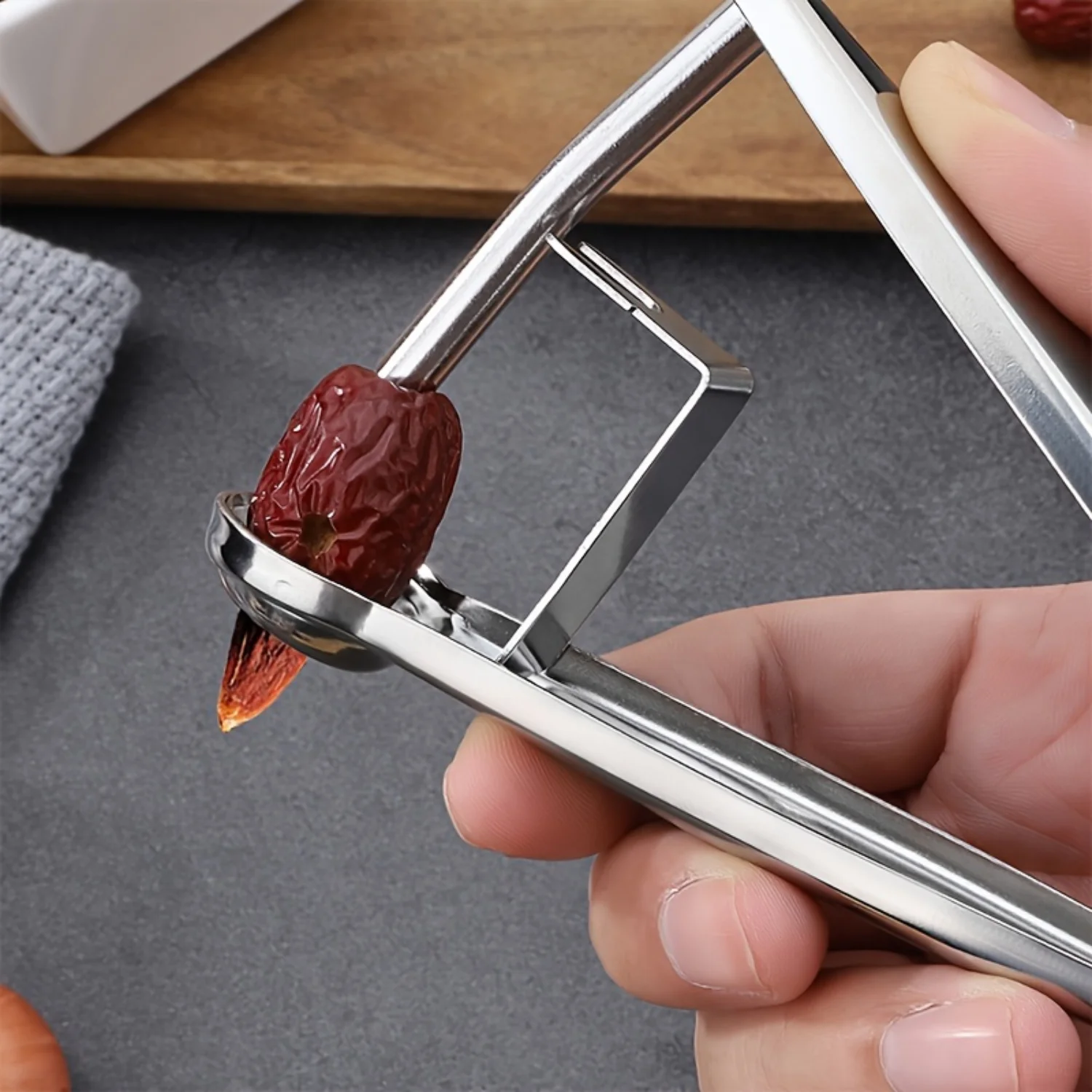 Essential Heavy-Duty Stainless Steel Cherry Pitter - Easy Grip, Quick Seed Removal for Jams & Pies
Essential Heavy-Duty Stainless Steel Cherry Pitter - Easy Grip, Quick Seed Removal for Jams & Pies