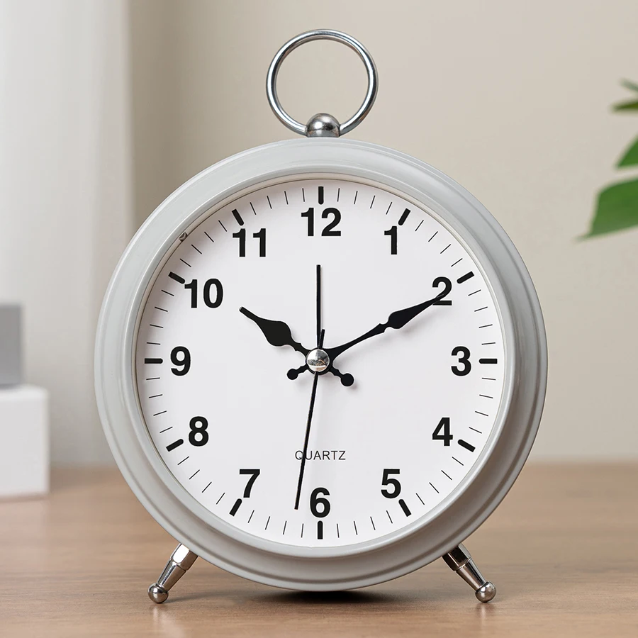 Metal alarm clock bedroom bedside table clock European style table clock quiet time can be placed in the office very beautiful
Metal alarm clock bedroom bedside table clock European style table clock quiet time can be placed in the office very beautiful