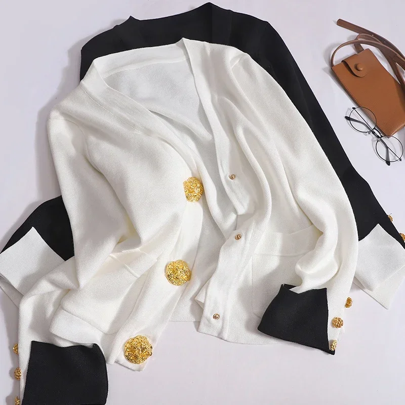 Fashion Contrast Large Gold Button Knitted Sweater For Women's 2024 Autumn And Winter Korean Style Y2K V-Neck Cardigan Knitwear
Fashion Contrast Large Gold Button Knitted Sweater For Women's 2024 Autumn And Winter Korean Style Y2K V-Neck Cardigan Knitwear