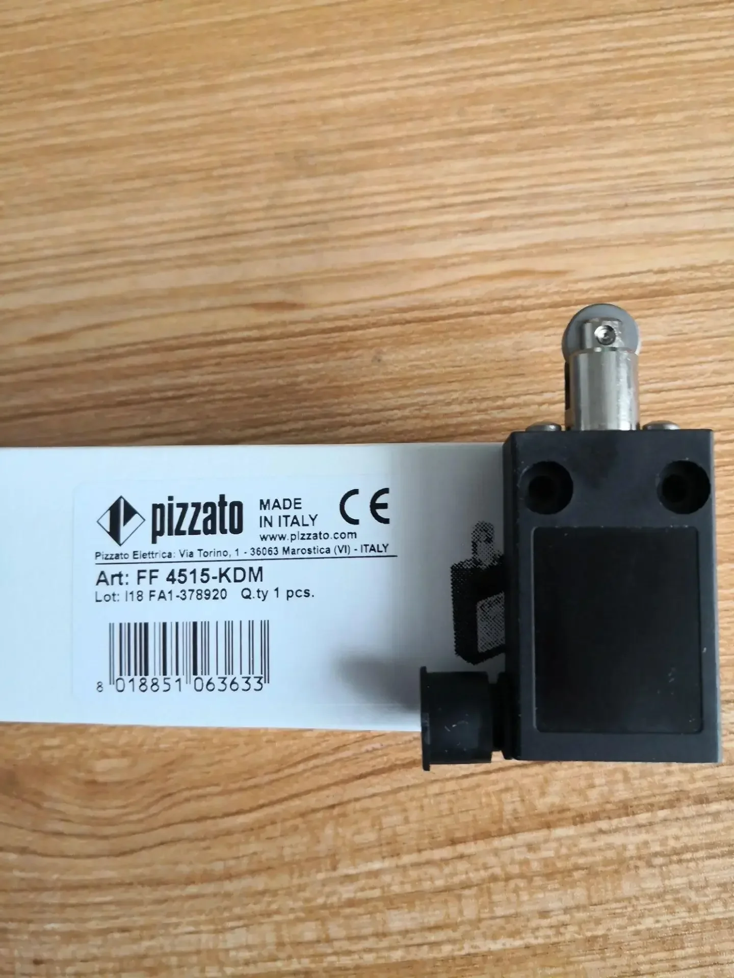 New original Pizzato restricted switch FF 4515-KDM
New original Pizzato restricted switch FF 4515-KDM