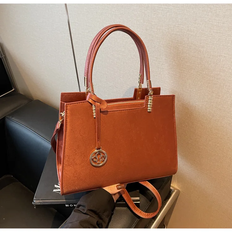 2025 Chinese Jacquard Embroidery Handbag for Women Middle-Aged Mother's Day Gift Vintage Cheongsam Outfit Shoulder Bag Daily Use
2025 Chinese Jacquard Embroidery Handbag for Women Middle-Aged Mother's Day Gift Vintage Cheongsam Outfit Shoulder Bag Daily Use
