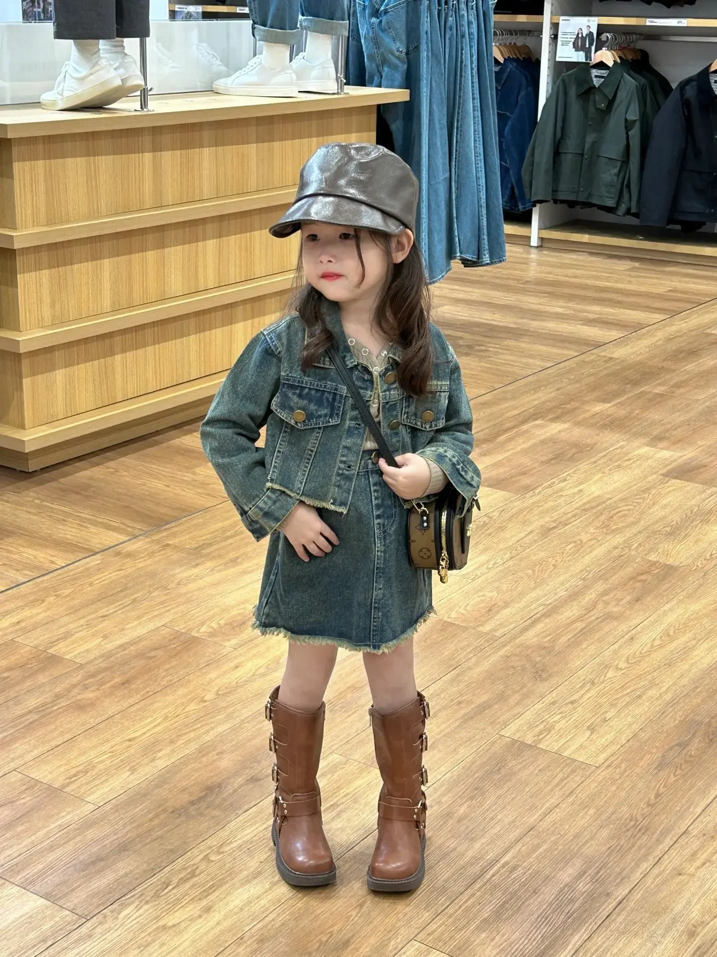2025 Summer New Girl Personality Fashion Denim Splicing Short Coat Skirt Two-piece Set Girls Clothes Suits Children Clothing
2025 Summer New Girl Personality Fashion Denim Splicing Short Coat Skirt Two-piece Set Girls Clothes Suits Children Clothing