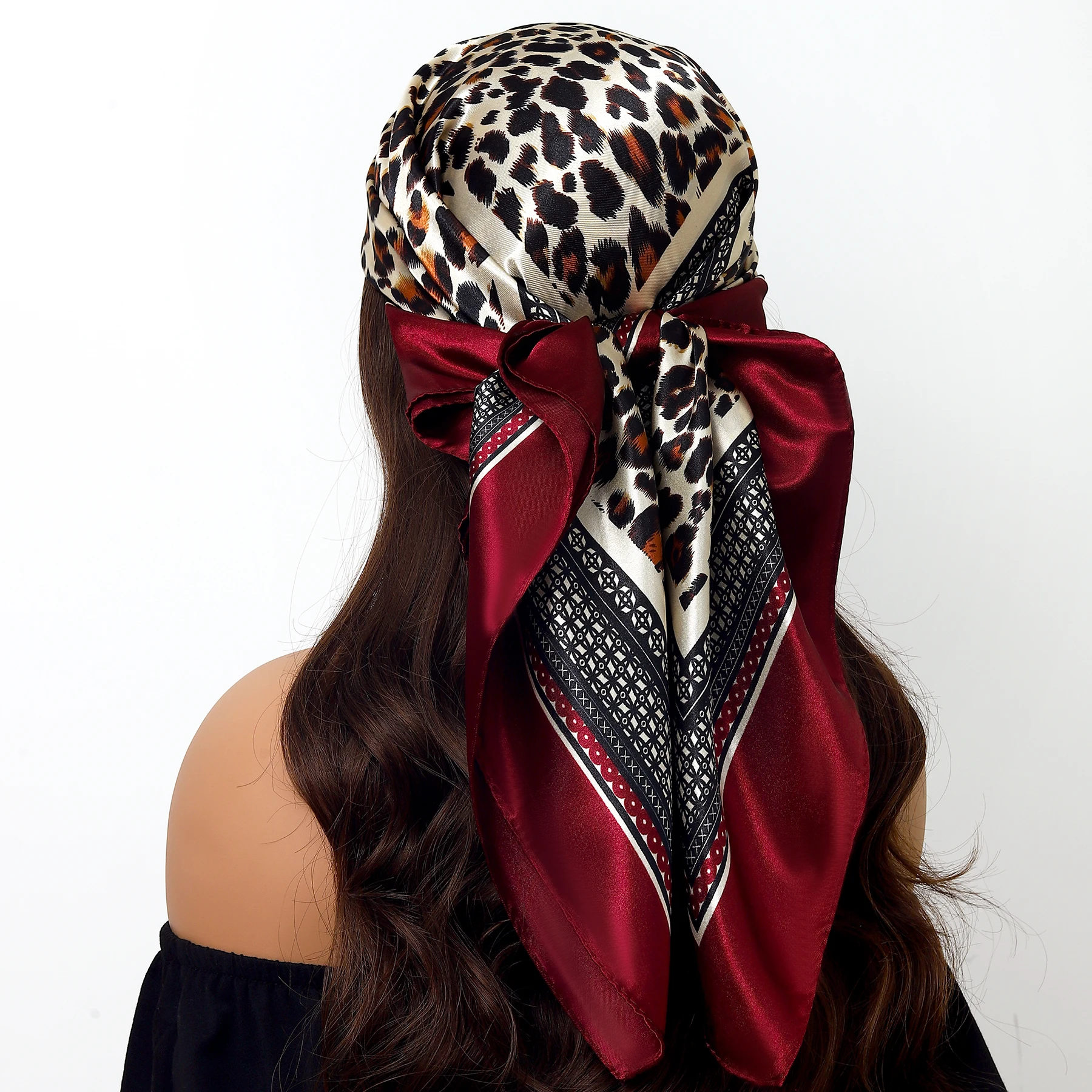 Popular Shawls Europe And America Fashion Bandannas New Print Sunscreen 90X90CM Kerchief Four Seasons Luxury Square Silk Scarves
Popular Shawls Europe And America Fashion Bandannas New Print Sunscreen 90X90CM Kerchief Four Seasons Luxury Square Silk Scarves