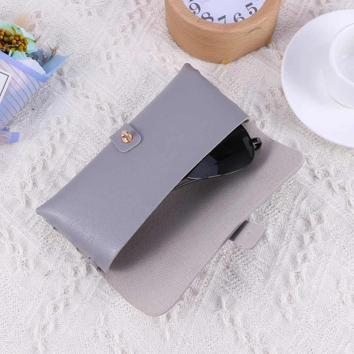 PVC Glasses Case Handmade Large Capacity Protective Holder Soft Touch Slim Size Buckle Clamshell Design Anti Scratch
PVC Glasses Case Handmade Large Capacity Protective Holder Soft Touch Slim Size Buckle Clamshell Design Anti Scratch
