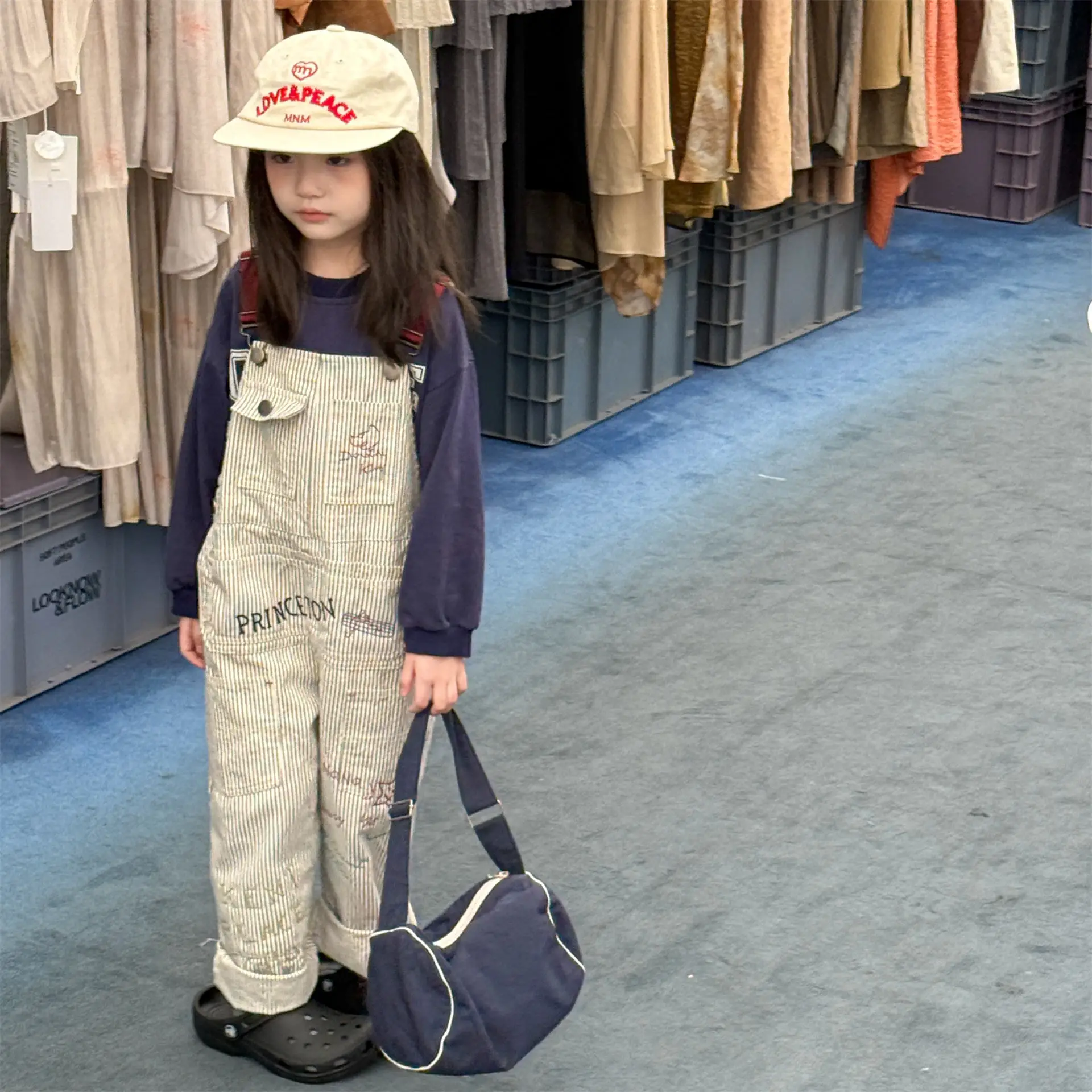 2025 Autumn New Children Casual Overalls Boys Cargo Pants Kids Wide Leg Trousers Girls Strap Pants Children Fashion Jumpsuit
2025 Autumn New Children Casual Overalls Boys Cargo Pants Kids Wide Leg Trousers Girls Strap Pants Children Fashion Jumpsuit