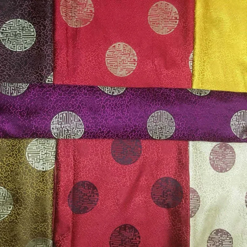 100x150 см имитация парчи, настоящая шелковая ткань для Cheongsam, древняя китайская одежда, марля, мебельные подушки из красного дерева, упаковка
100x150 см имитация парчи, настоящая шелковая ткань для Cheongsam, древняя китайская одежда, марля, мебельные подушки из красного дерева, упаковка