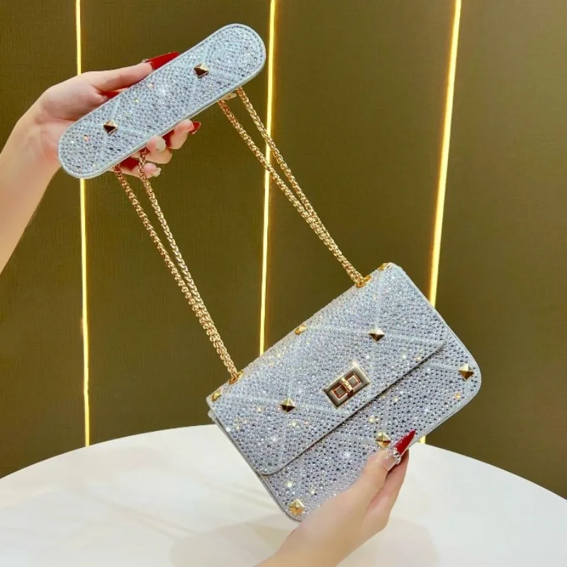 Sparkling Silver Rhinestone Studded Shoulder Bag for Women Fashion Rivet Evening Bag Night Party Purse with Adjustable Chain
Sparkling Silver Rhinestone Studded Shoulder Bag for Women Fashion Rivet Evening Bag Night Party Purse with Adjustable Chain