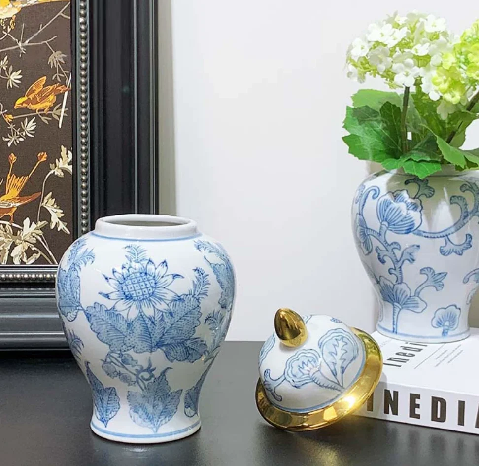 Blue and white porcelain, ceramic vases, storage jars, general jars, Jingdezhen ornaments, home decor, foyer crafts, porcelain
Blue and white porcelain, ceramic vases, storage jars, general jars, Jingdezhen ornaments, home decor, foyer crafts, porcelain