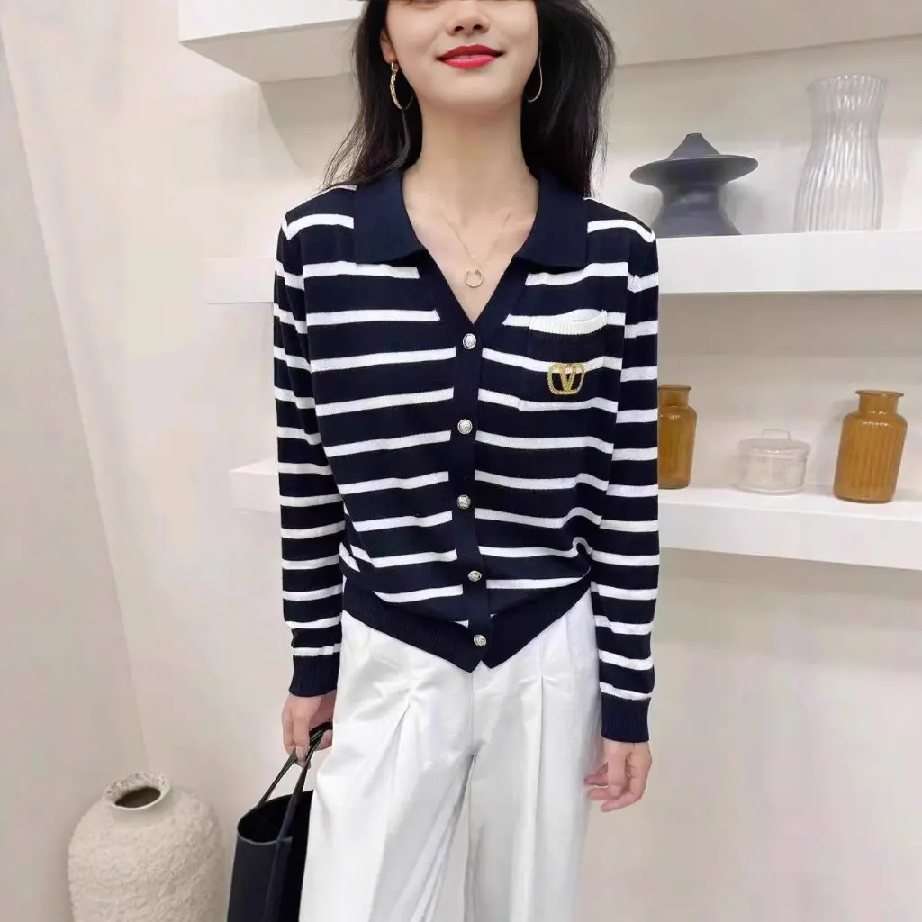 Модный вязаный открытый кардиган с длинными рукавами и v-образным вырезом, женский свитер, осенне-зимний топ в полоску, универсальный качественный стиль
Модный вязаный открытый кардиган с длинными рукавами и v-образным вырезом, женский свитер, осенне-зимний топ в полоску, универсальный качественный стиль
