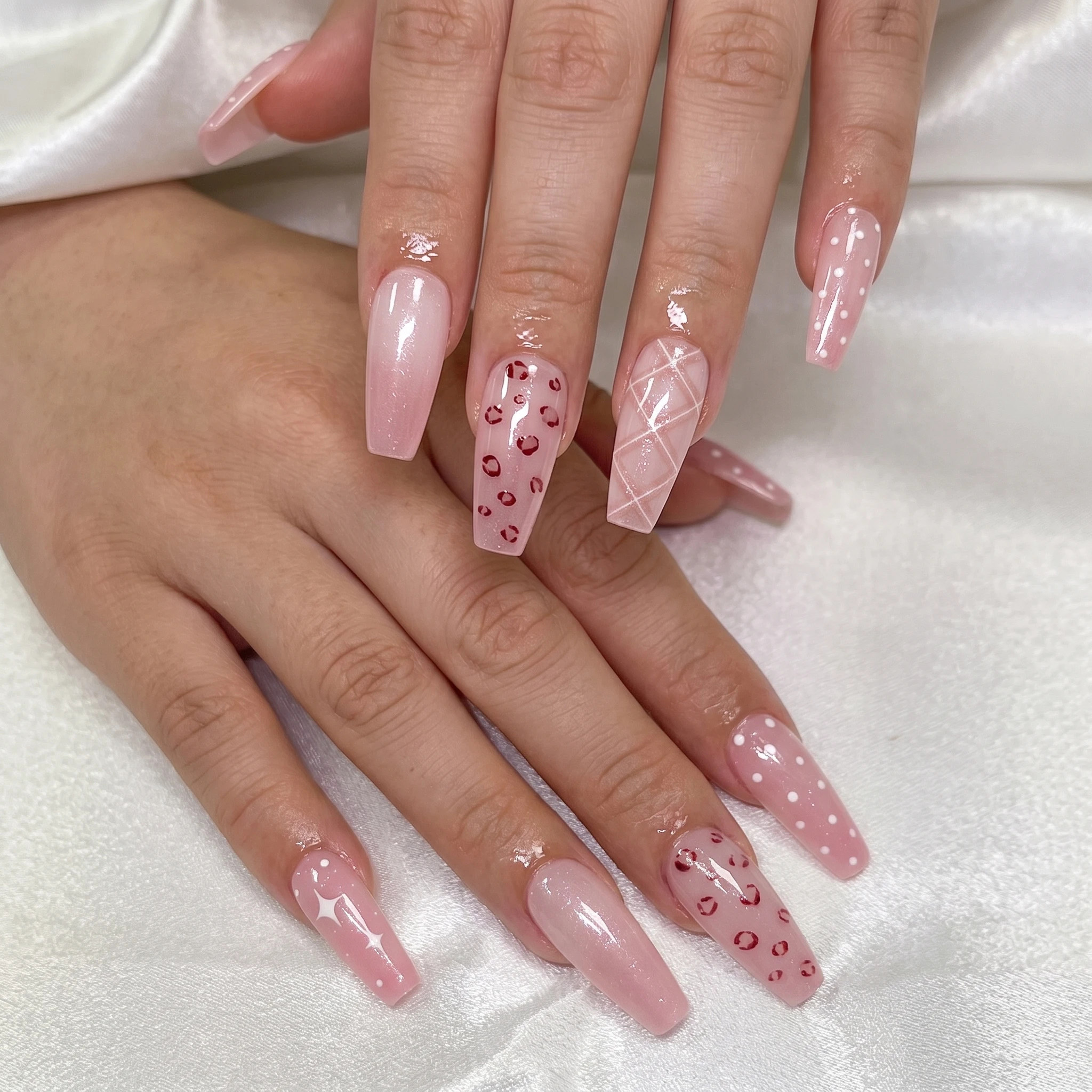 New arrival: 30handmade medium-long coffin press-on nails, exquisitely packaged. Sheer nude pink base with red leopard print, p
New arrival: 30handmade medium-long coffin press-on nails, exquisitely packaged. Sheer nude pink base with red leopard print, p