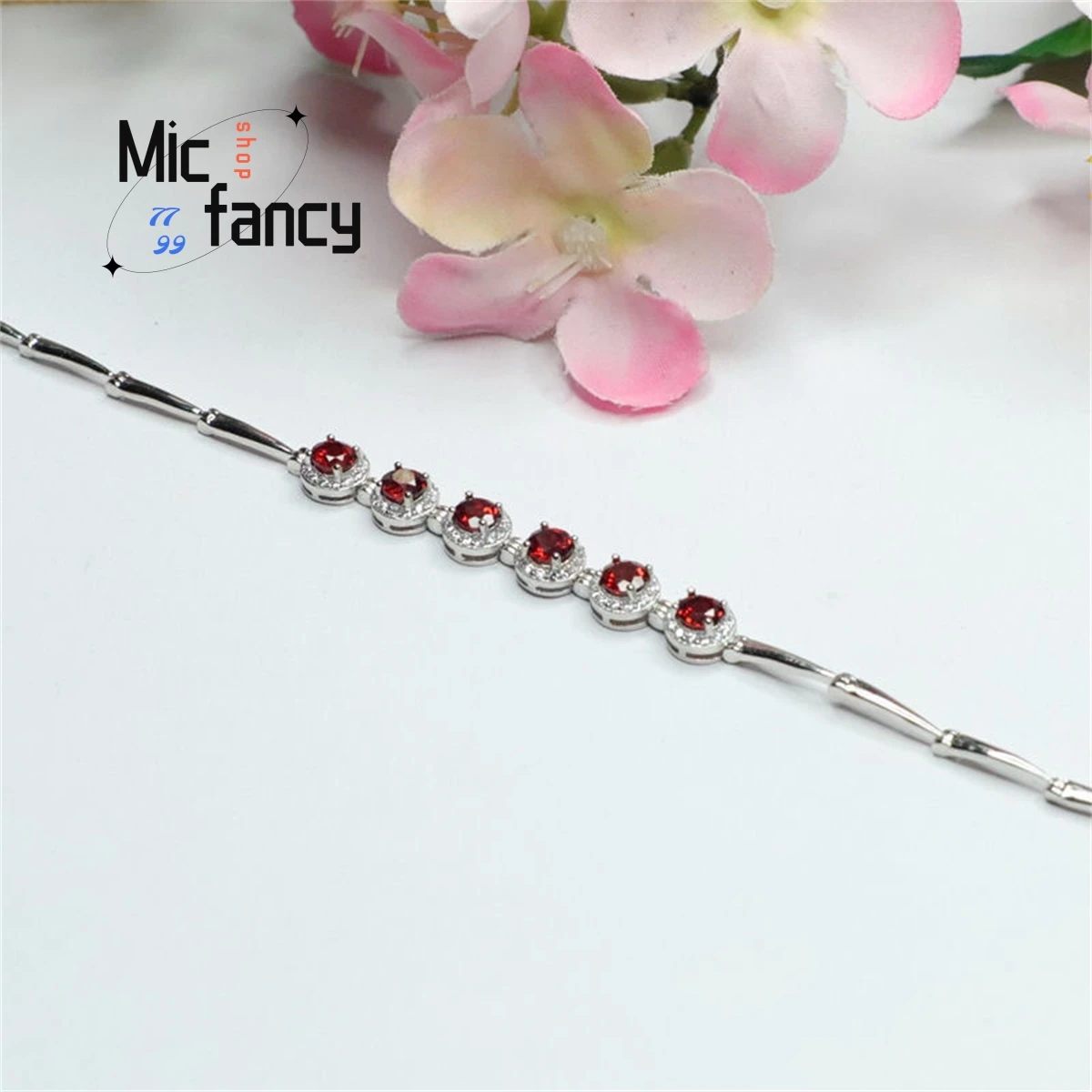 Natural Garnet Full-body Wine Crystal Lnlaid Bracelet Exquisite Simple Ornaments Sweet Romantic Charms Fashion Fine Holiday Gift
Natural Garnet Full-body Wine Crystal Lnlaid Bracelet Exquisite Simple Ornaments Sweet Romantic Charms Fashion Fine Holiday Gift