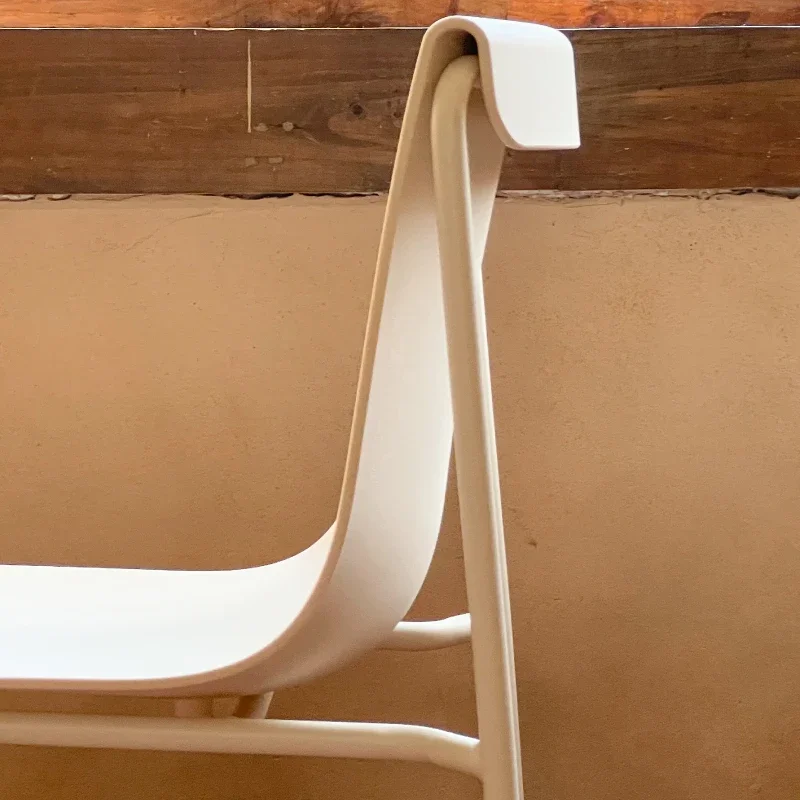 Minimalist style plastic dining chair ins home backrest creative design sense leisure
Minimalist style plastic dining chair ins home backrest creative design sense leisure