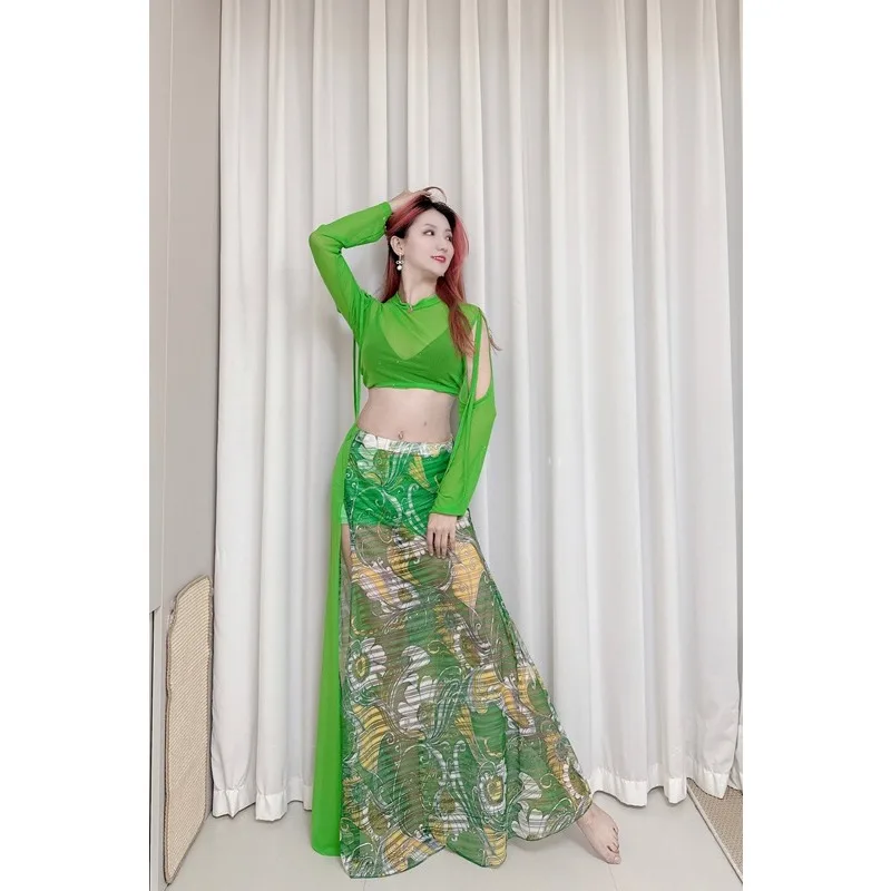 customized bellydance costume practice clothes Eastern dance costume silver gauze sprinkled top green printed insert piece skirt
customized bellydance costume practice clothes Eastern dance costume silver gauze sprinkled top green printed insert piece skirt