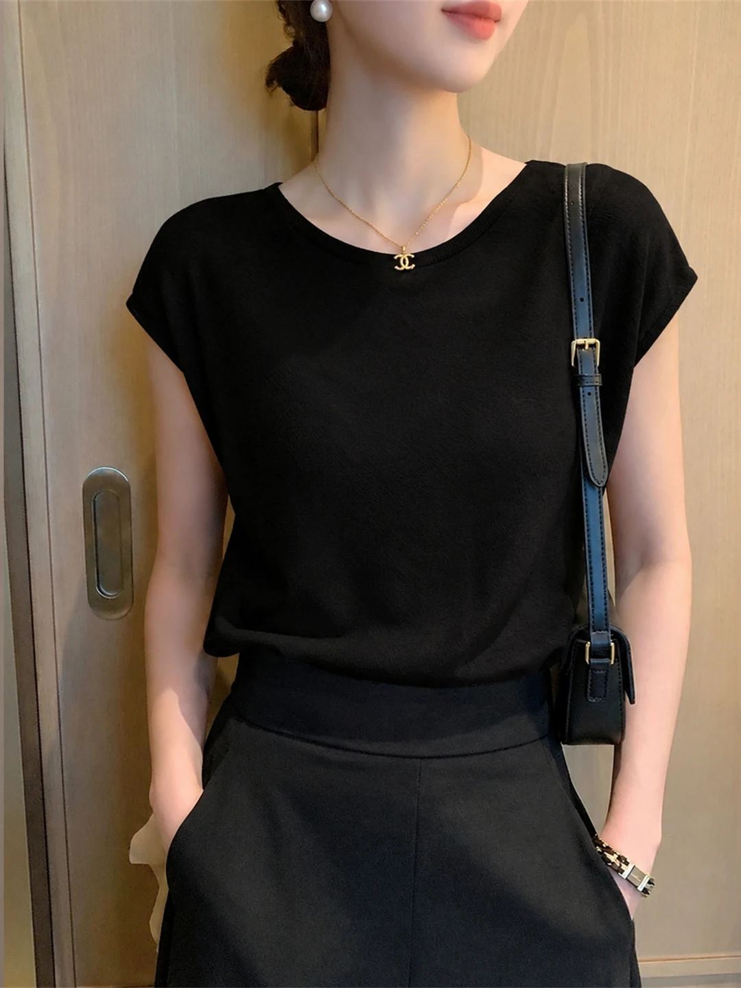 Korean Style Versatile Short Sleeve round Neck Ice Silk Knitted Shirt Sun Protection Casual Summer Fashion Commute Wind Breat...
Korean Style Versatile Short Sleeve round Neck Ice Silk Knitted Shirt Sun Protection Casual Summer Fashion Commute Wind Breat...