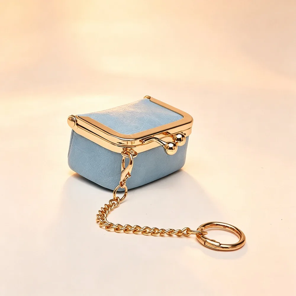 Luxury With Keychain Kiss Lock Coin Purse Mini PU Leather Leather Jewelry Bag Solid Color Wallet Small Item Bag Jewelry Storage
Luxury With Keychain Kiss Lock Coin Purse Mini PU Leather Leather Jewelry Bag Solid Color Wallet Small Item Bag Jewelry Storage