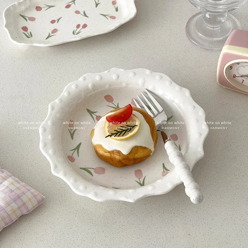 Ретро-тарелка для десертов с узором «Кунжутные точки», в стиле Ins, с подглазурной росписью, керамическая посуда, модные универсальные тарелки с цветочным узором для сервировки
Ретро-тарелка для десертов с узором «Кунжутные точки», в стиле Ins, с подглазурной росписью, керамическая посуда, модные универсальные тарелки с цветочным узором для сервировки