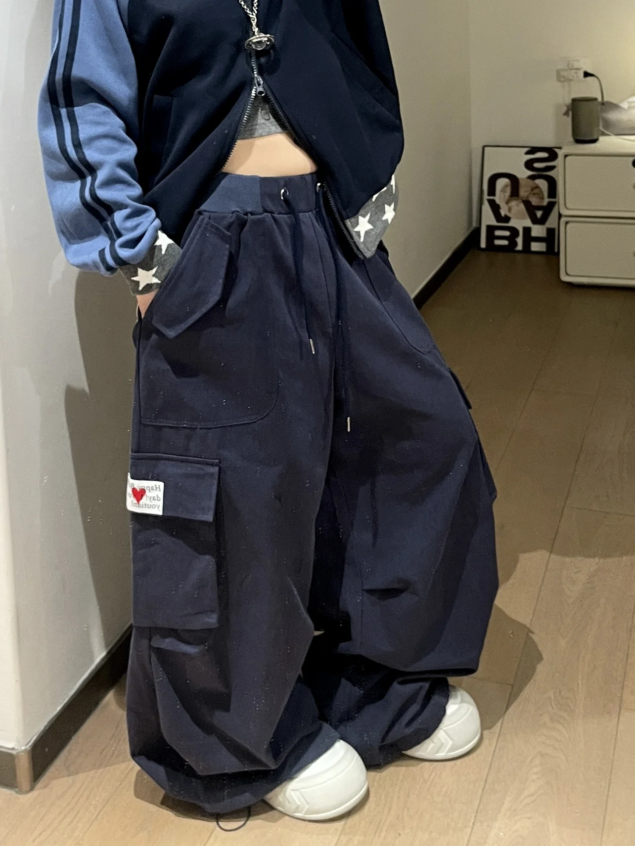 American Street Loose Waist Drawstring Trousers with Multiple Pockets Wide Leg Loose Workwear Pants for Men And Women Casual ...
American Street Loose Waist Drawstring Trousers with Multiple Pockets Wide Leg Loose Workwear Pants for Men And Women Casual ...