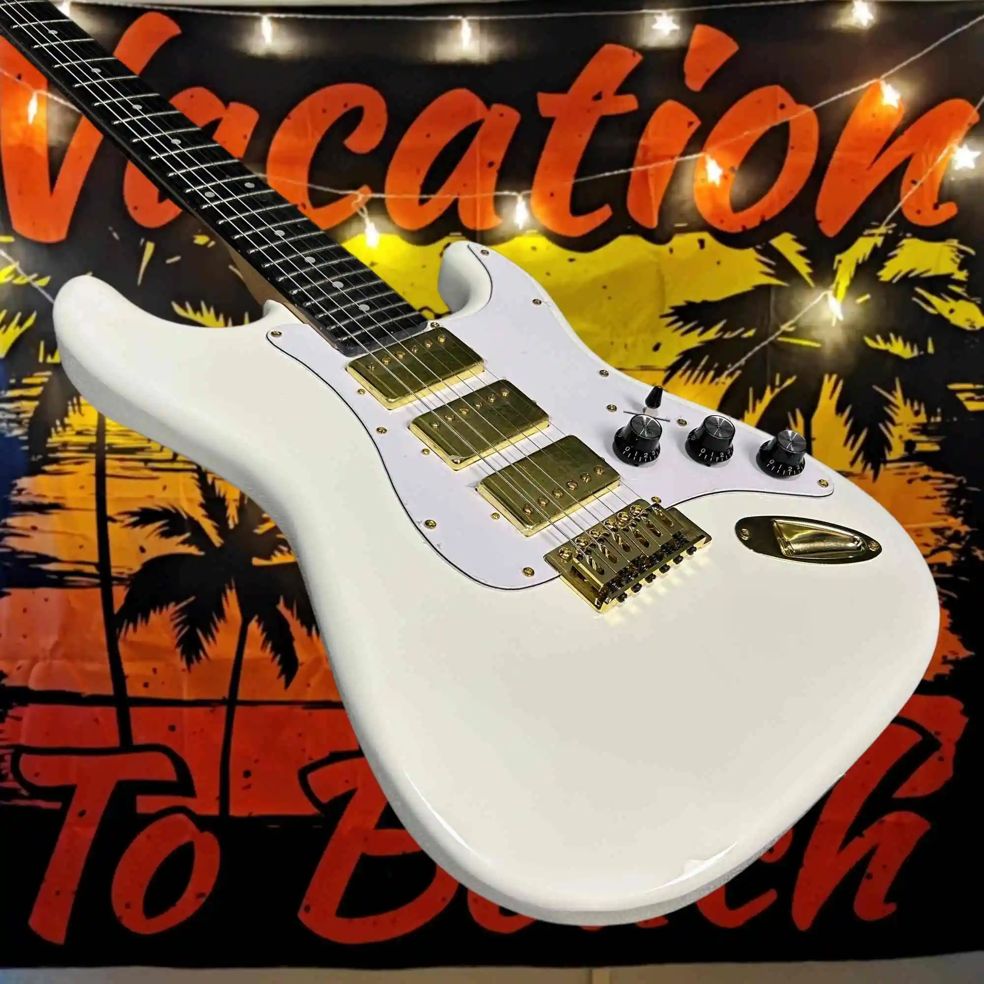 Yellow Golden ST 6-String Peach Heart Wooden Body HHH Pickup Rosewood Fingerboard 22 Tone Single Shake Electric Guitar Student
Yellow Golden ST 6-String Peach Heart Wooden Body HHH Pickup Rosewood Fingerboard 22 Tone Single Shake Electric Guitar Student