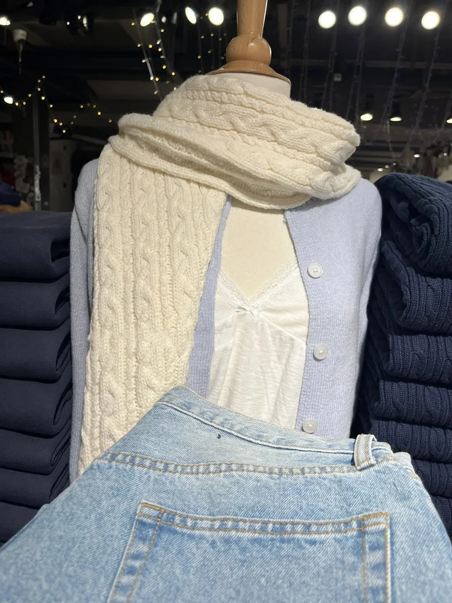 Винтажный синий вязаный кардиган с длинными рукавами, женский новый хлопковый повседневный джемпер с круглым вырезом на пуговицах, милый свитер в консервативном стиле, топы Y2K
Винтажный синий вязаный кардиган с длинными рукавами, женский новый хлопковый повседневный джемпер с круглым вырезом на пуговицах, милый свитер в консервативном стиле, топы Y2K