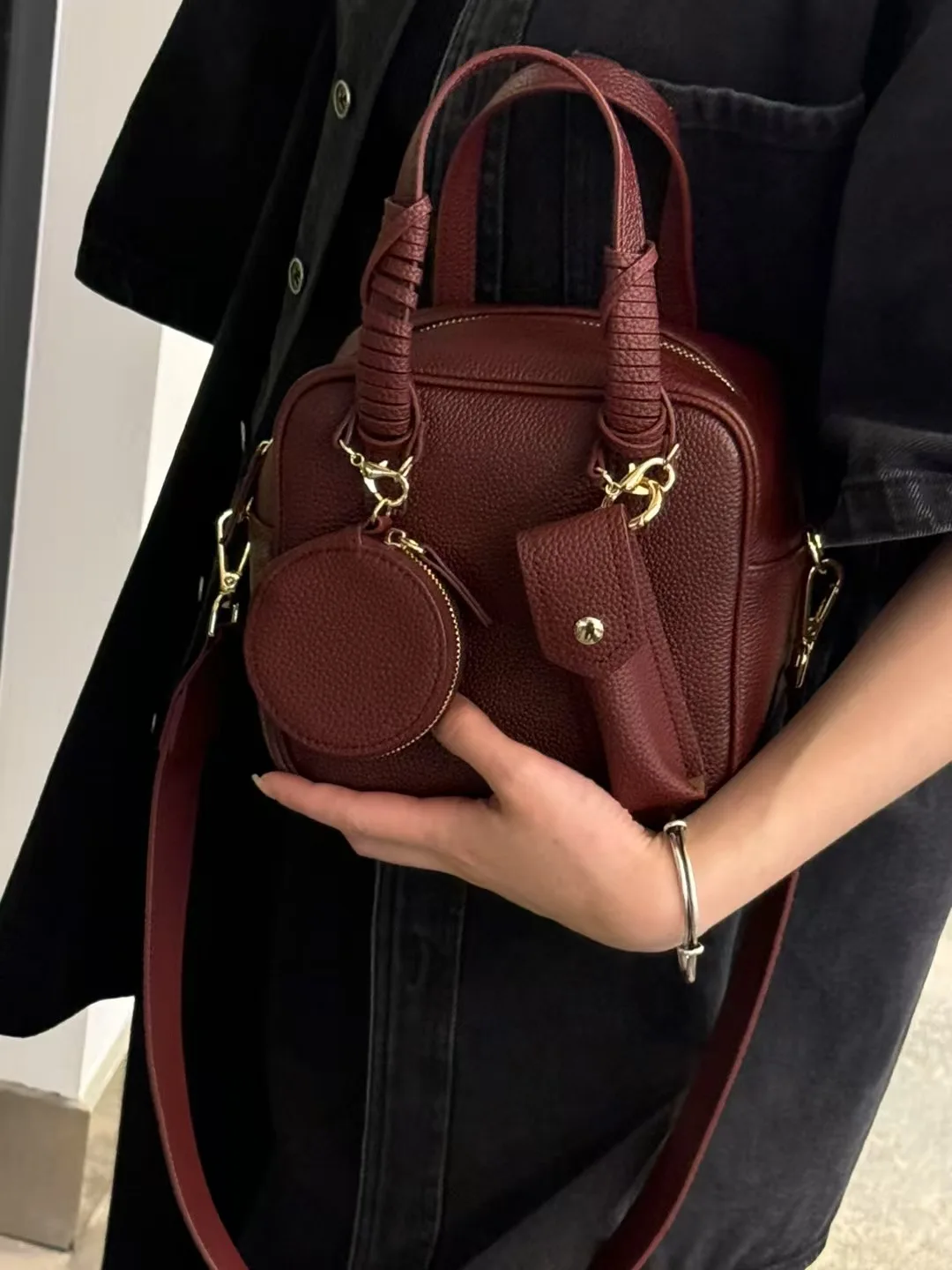 FIRMRANCH Light Luxury Premium Texture Head Layer Cowhide Cute Square Women's Handbag Diagonal Crossbody Bag Daily Trend Purse
FIRMRANCH Light Luxury Premium Texture Head Layer Cowhide Cute Square Women's Handbag Diagonal Crossbody Bag Daily Trend Purse