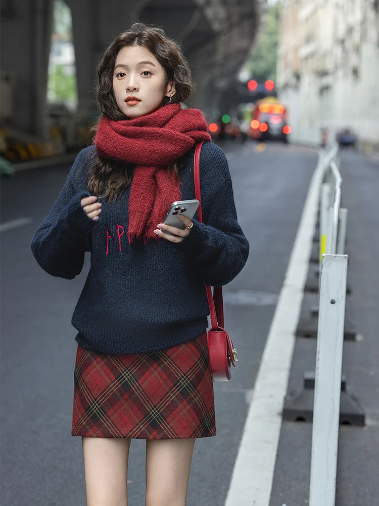 Korean Sle Letter Embroidery Sweater Casual Knitted Winter Scarf Women's Loose Fit Long Sve round Ne Thiened Autumn ...
Korean Sle Letter Embroidery Sweater Casual Knitted Winter Scarf Women's Loose Fit Long Sve round Ne Thiened Autumn ...