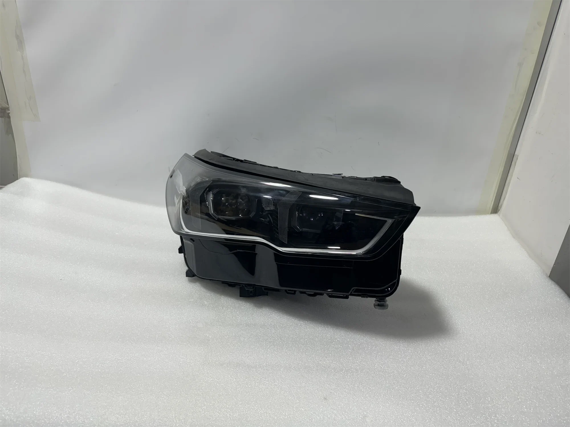 Высококачественные фары, подходящие для BMW 5 серии G60, светодиодные фары 2024-2025, система освещения 530i M5, светодиодные фары BMW G60
Высококачественные фары, подходящие для BMW 5 серии G60, светодиодные фары 2024-2025, система освещения 530i M5, светодиодные фары BMW G60