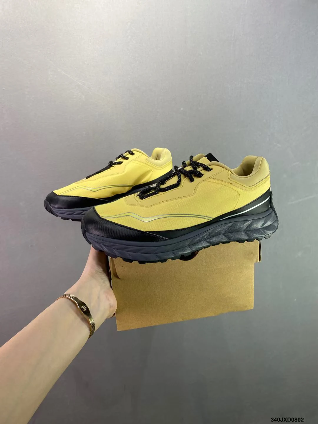 Top-quality anti-slip hiking shoes for couples, comfortable anti-slip walking and jogging shoes 
Top-quality anti-slip hiking shoes for couples, comfortable anti-slip walking and jogging shoes