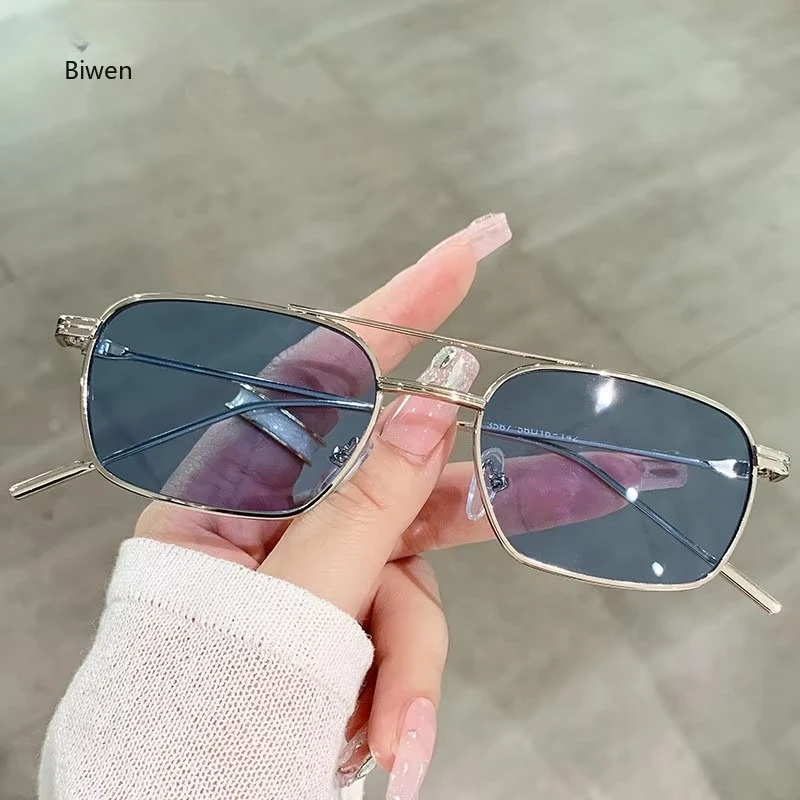 Small Frame Double Beam Sunglasses Women Men Fashion Brand Designer Metal Sqaure Sun Glasses Korean Style Vintage Eyewear
Small Frame Double Beam Sunglasses Women Men Fashion Brand Designer Metal Sqaure Sun Glasses Korean Style Vintage Eyewear