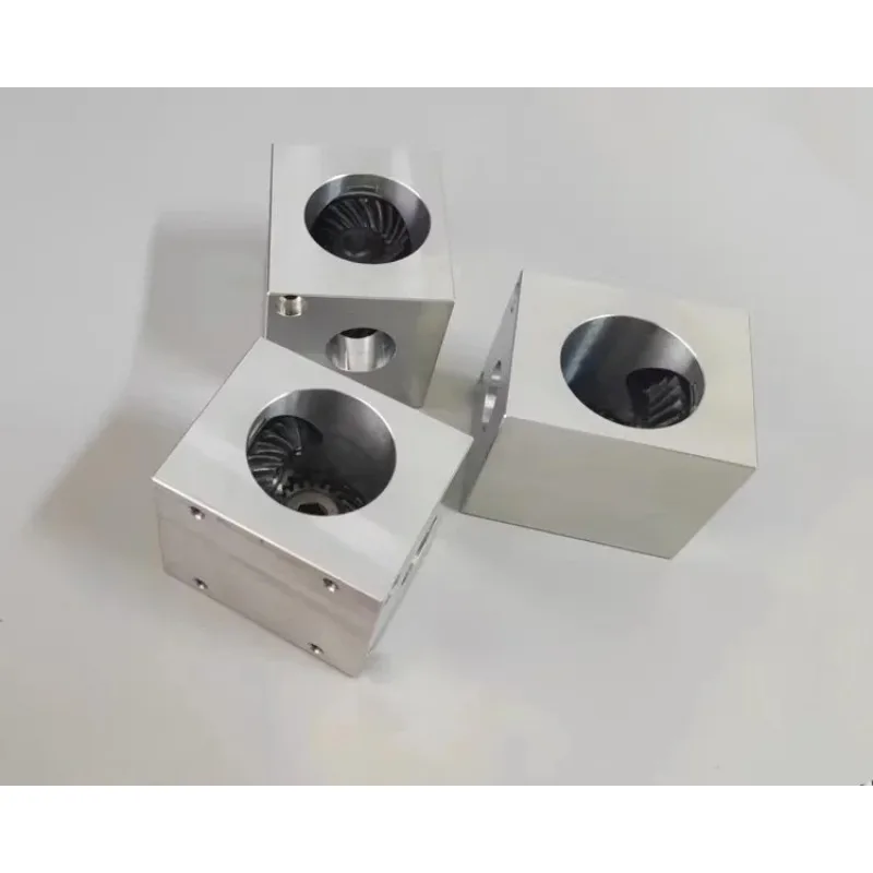 1:1 Bevel Gear Reduction Gearbox Small Motor High Precision Gear Reducer for Mechanical Transmission
1:1 Bevel Gear Reduction Gearbox Small Motor High Precision Gear Reducer for Mechanical Transmission