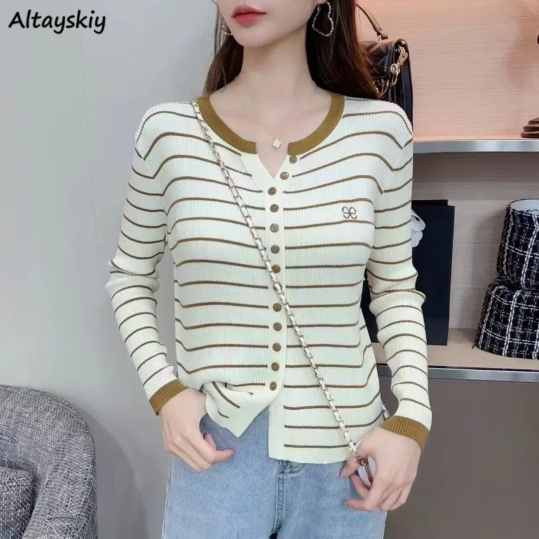 Striped Cardigans Women Button-up Slim Casual Knitted Sweaters Autumn Korean Style Temper All-match Skin-friendly Fashion Chic 
Striped Cardigans Women Button-up Slim Casual Knitted Sweaters Autumn Korean Style Temper All-match Skin-friendly Fashion Chic