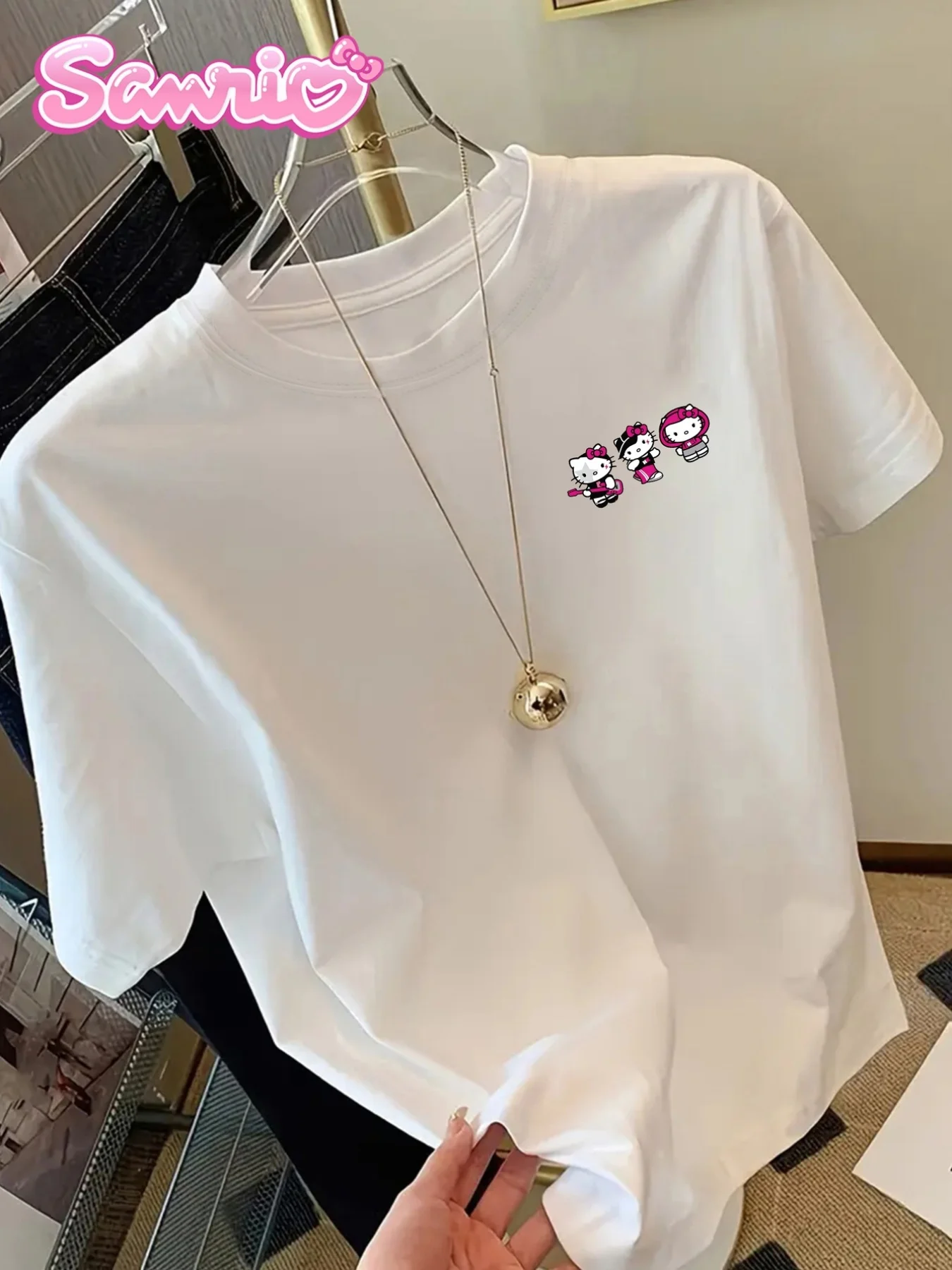 Футболка с короткими рукавами и принтом Hello Kitty Band — дышащий модный классический топ унисекс с принтом спереди и сзади 
Футболка с короткими рукавами и принтом Hello Kitty Band — дышащий модный классический топ унисекс с принтом спереди и сзади