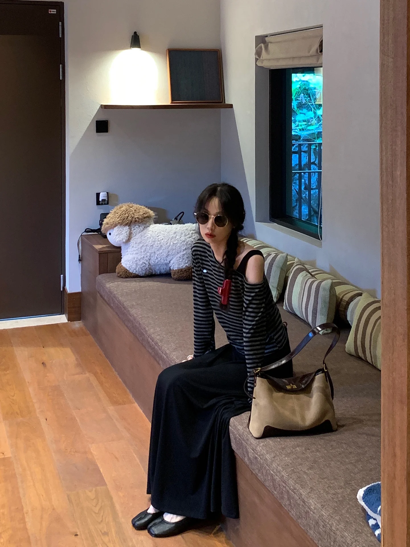 Корейская полосатая женская футболка с открытыми плечами, повседневный топ для лета и осени, модный дизайн, повседневная одежда
Корейская полосатая женская футболка с открытыми плечами, повседневный топ для лета и осени, модный дизайн, повседневная одежда