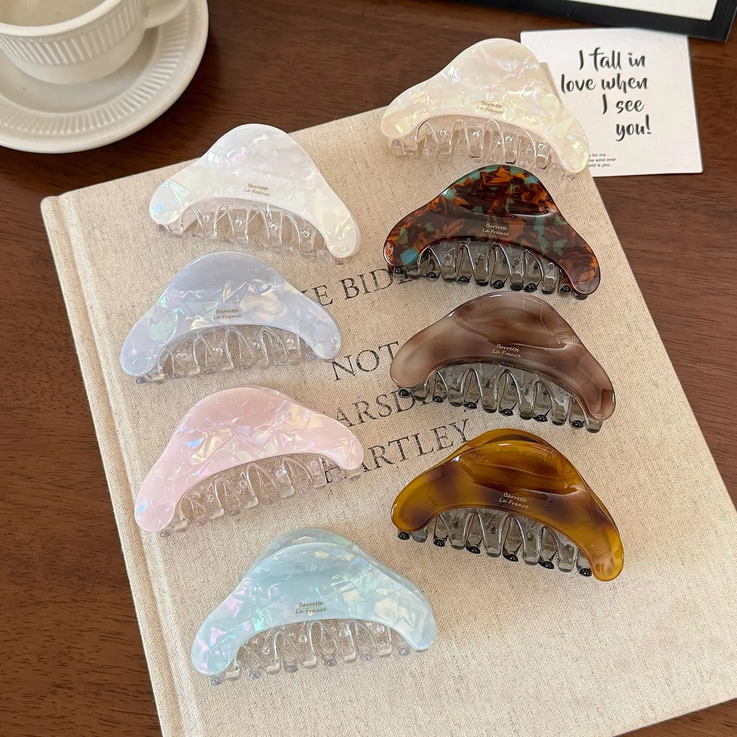 New Retro Sweet Acetate Hair Claw Barrettes Womens Temperament Hairpins Simple Shark Clip Crab Hair Clips Lady Headdress
New Retro Sweet Acetate Hair Claw Barrettes Womens Temperament Hairpins Simple Shark Clip Crab Hair Clips Lady Headdress