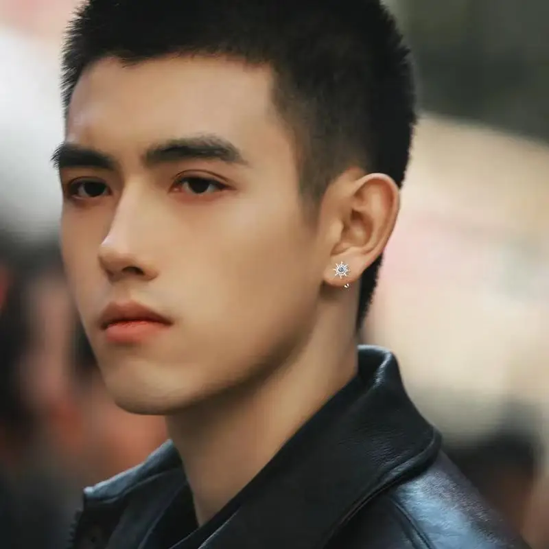 Серьги-гвоздики из стерлингового серебра 925 пробы с синим цирконом - это элегантные высококачественные украшения для мужчин и женщин, чтобы подарить своим любовниками
Серьги-гвоздики из стерлингового серебра 925 пробы с синим цирконом - это элегантные высококачественные украшения для мужчин и женщин, чтобы подарить своим любовниками